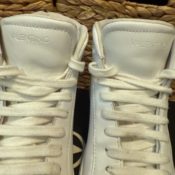 Valentino White and Gold High-Top Sneakers with Logo - Picture 10 of 10
